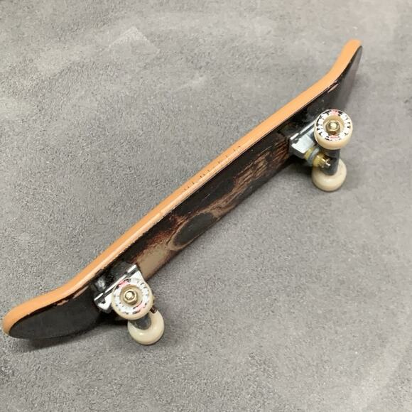 Vintage Tech Deck Santa Cruz Skull Fingerboard - Picture 5 of 6